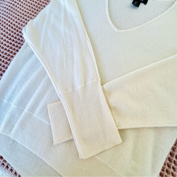 TAHARI 100% 2 Ply Cashmere V-Neck Sweater Cream L - Picture 6 of 13